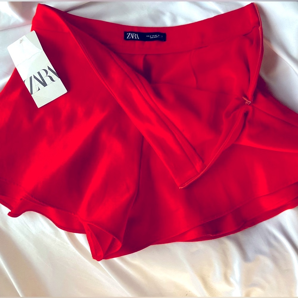 ZARA Double Ruffle Hem Side Zip Trouser Shorts in Cajun Red - Small NWT
